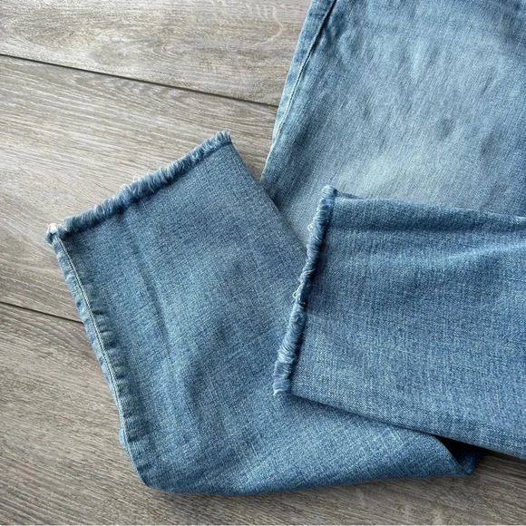 Gap Mid Rise Girlfriend Jeans With Washwell In Light Destroyed Jeans - Picture 5 of 15